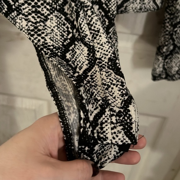 Long sleeve snake pattern bodysuit - Picture 5 of 8